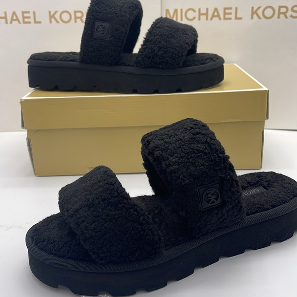 MICHAEL KORS Winnie Faux Curly Shearling Platform Slide Sandal
Black 
New - Picture 14 of 16
